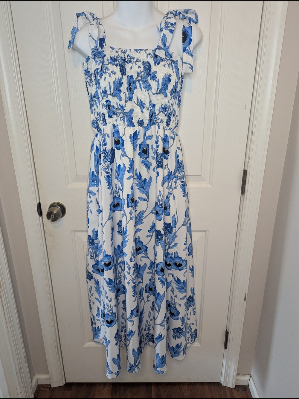 Blue White Floral Smocked Maxi Dress Tie Shoulder Strap Summer Beach Sun Dress L